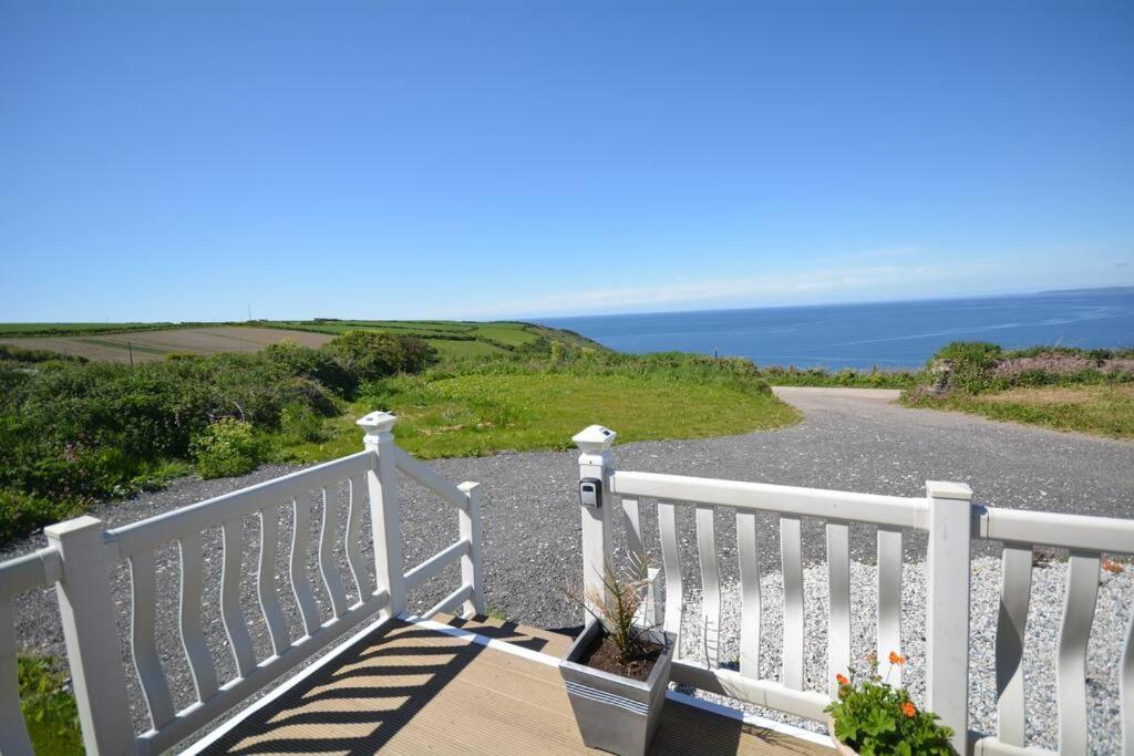 Bay View - Fantastic Views Of Whitsand Bay Torpoint Buitenkant foto